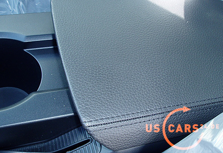 2007 FORD MUSTANG --- Lederbezogener Mittelkonsolen-Deckel